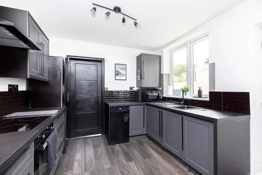 Bournecoast: Luxurious Flat Close To Beach -Fm8513 Bournemouth 0*,  United Kingdom